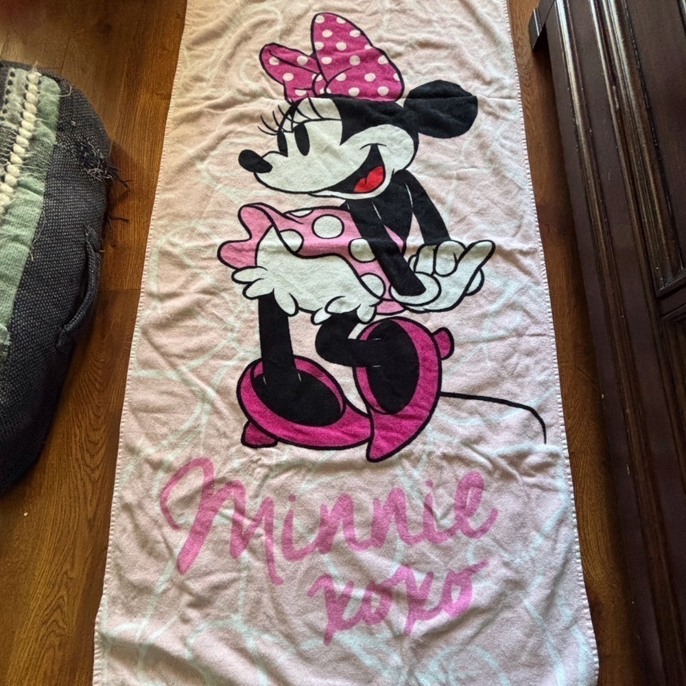 Disney Minnie Mouse Pink Beach Towel